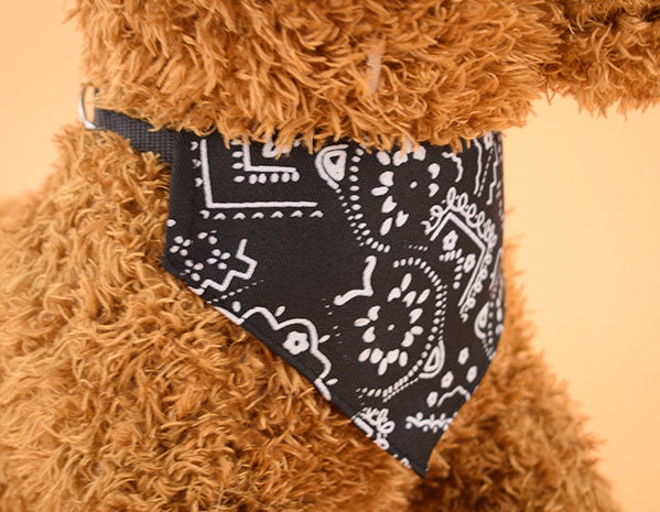 Adjustable Bandana Dog Collar – Classic Patterned Pet Scarf